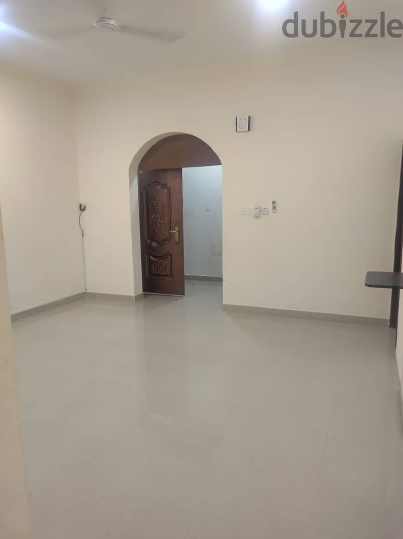 شقة  أرضية لايجار في معبيلة قريب نسيتو/wide ground apartment near nest 2