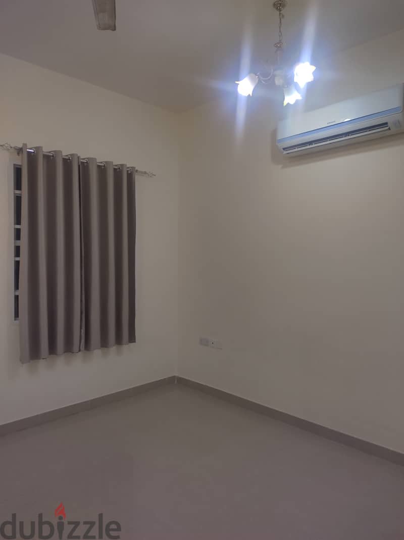 شقة  أرضية لايجار في معبيلة قريب نسيتو/wide ground apartment near nest 3