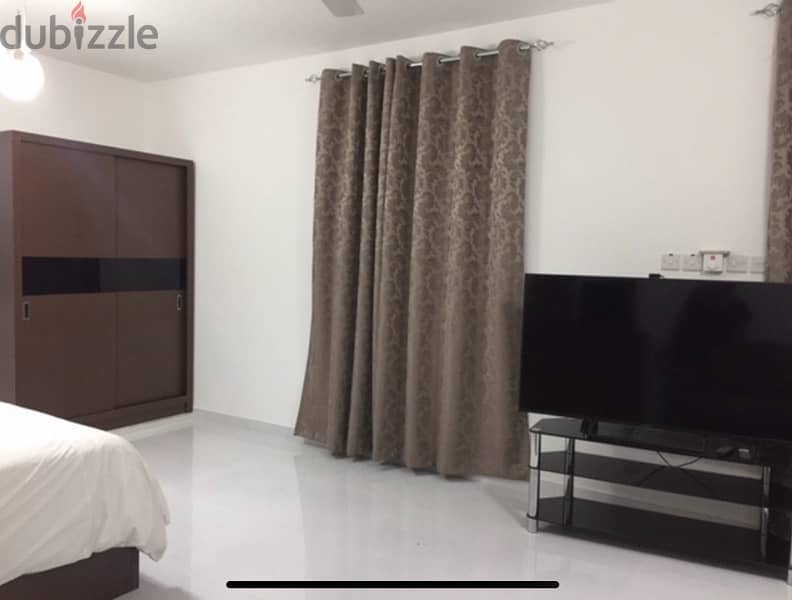 fully furnished Studio near Supermarket, car park, internet 6