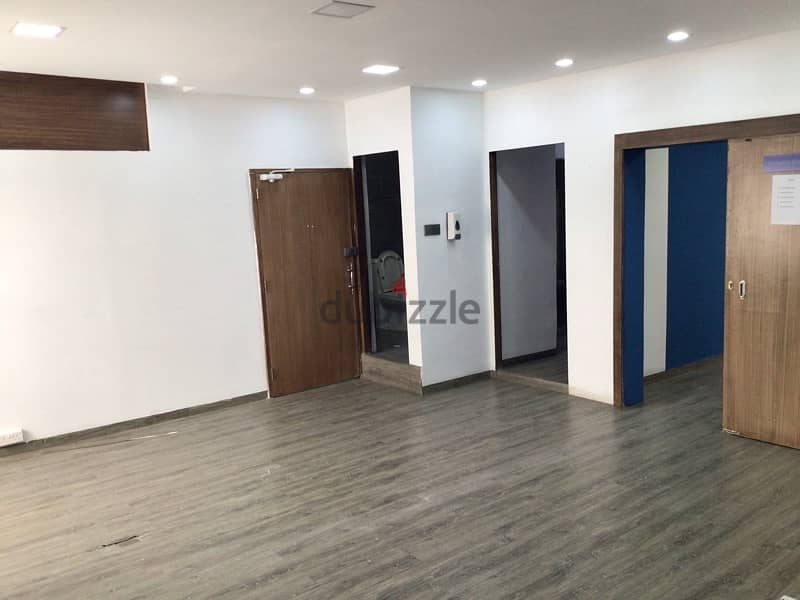 Commercial  Shop / office showroom for rent in Ruwi area 80 sqmt 2