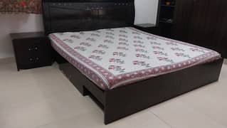 King size Bed 200x200 with mattresses and 2 side drawers for sale