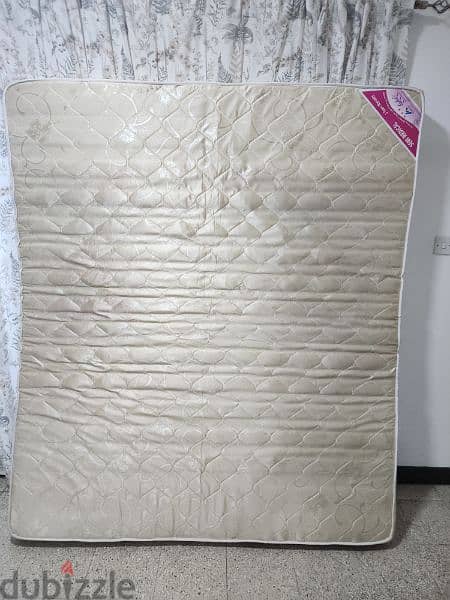 king size mattress, well maintained, Semi medical 0