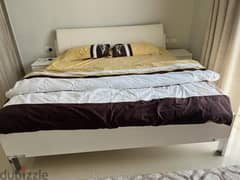 Queen size bed in excellent condition