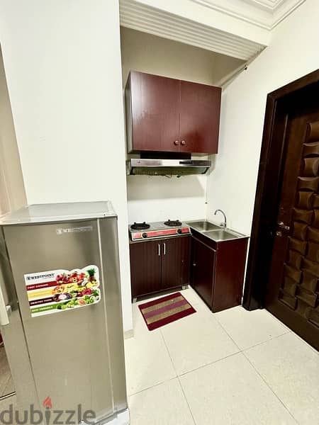 big studio full furnished in Alkhwair 33 behind technical college 2