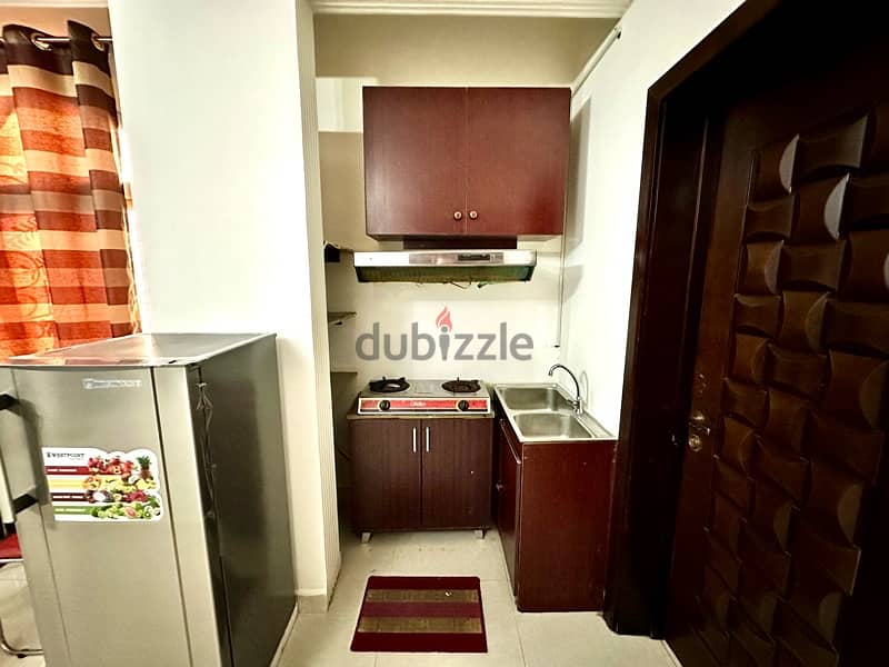 big studio full furnished in Alkhwair 33 behind technical college 9