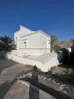 منزل للبيع منطقة دارسيت الساحل مع شقق