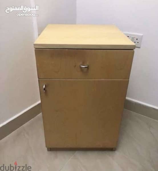 side table /طاوله جانبية 0