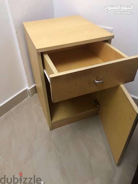 side table /طاوله جانبية 1