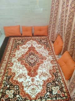majlish carpet and pillow set
