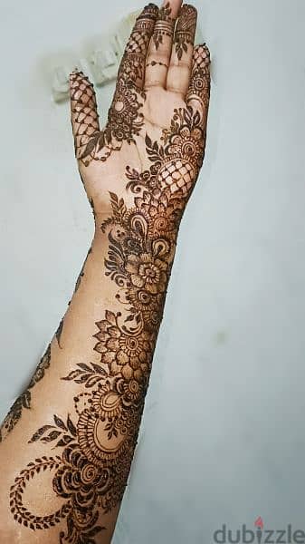 Henna artist available for home service 2