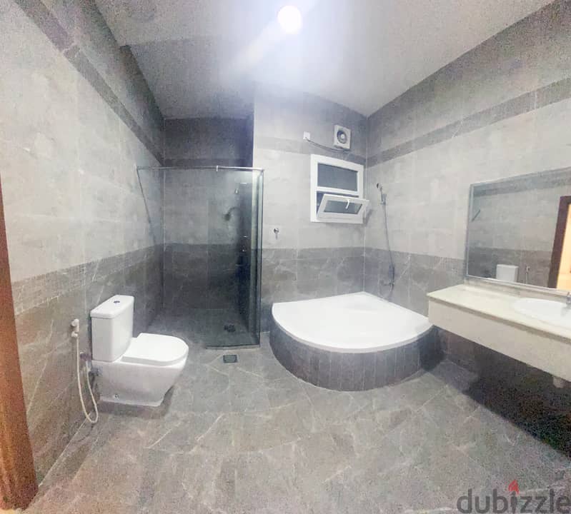 Beautiful 5BHK Compound Villa for Rent in Qurum Heights - PPV233 17