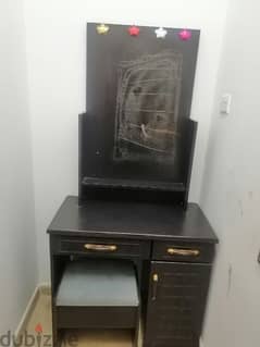 dressing table with sitting chair