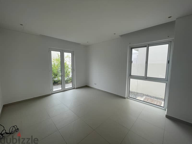 5 Bedroom Villa with Lake View for Rent in Al Mouj Muscat 4
