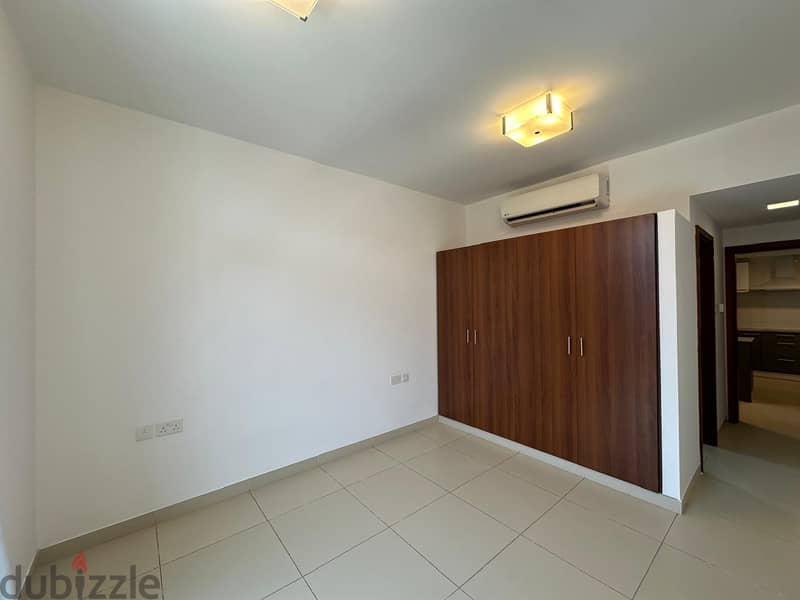 2 BR Well Maintained Penthouse Apartment with Pool in Muscat Hills 4