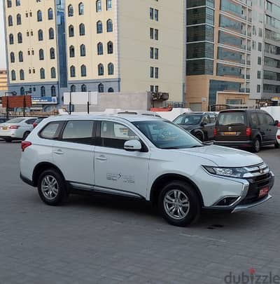 Mitsubishi Pajero Mitsubishi Outlander 4x4 SUV daily 16 Rials