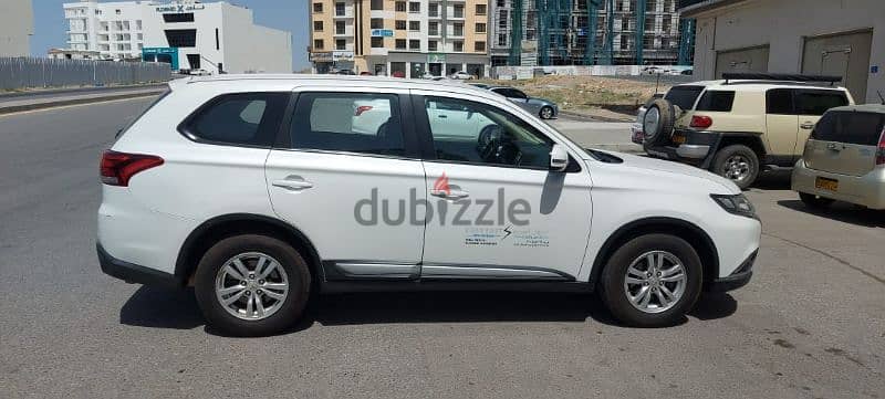 Mitsubishi Pajero Mitsubishi Outlander 4x4 SUV daily 15 Rials 3