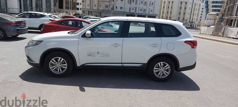 Mitsubishi Pajero Mitsubishi Outlander 4x4 SUV daily 15 Rials 4