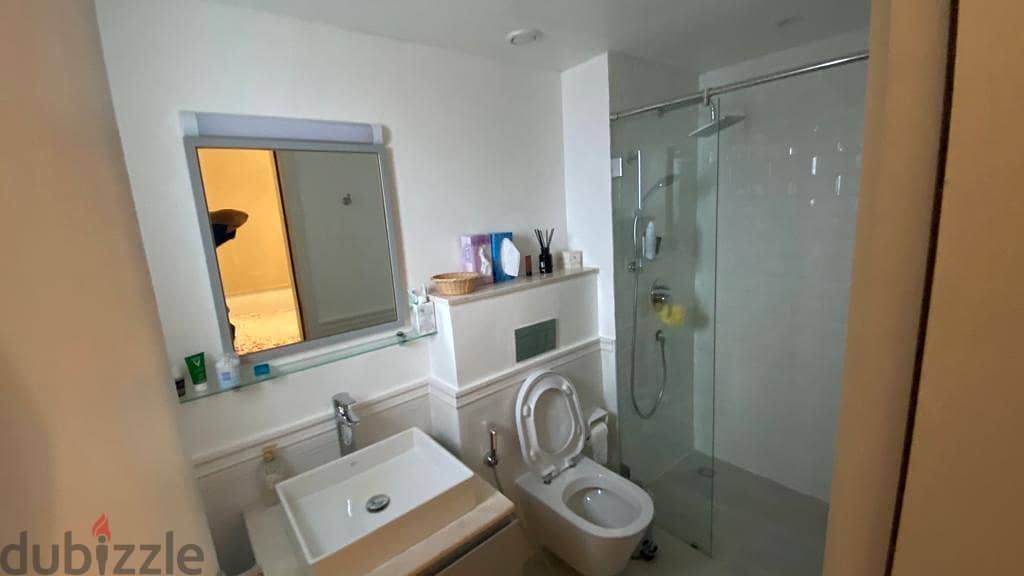 Spacious 2-Bed Apartment in Jebel Sifah | شقة غرفتين للبيع في جبل سيفة 3