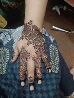 Henna/ Mehndi artist فنانة الحناء