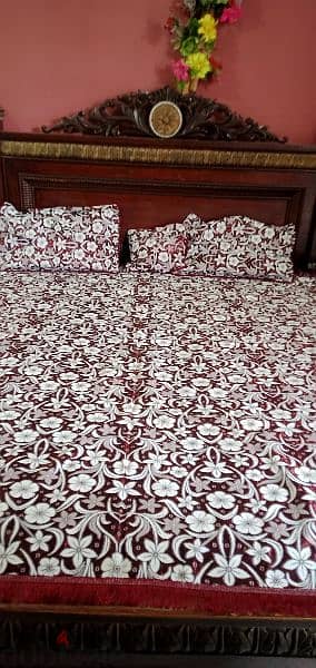 branded bedsheet with 2 pillow covers and 1 cushion cover 0