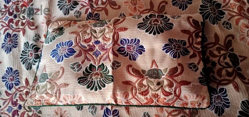 handmade beautiful bedsheet with 2 pillow covers and 1 cushion cover 6