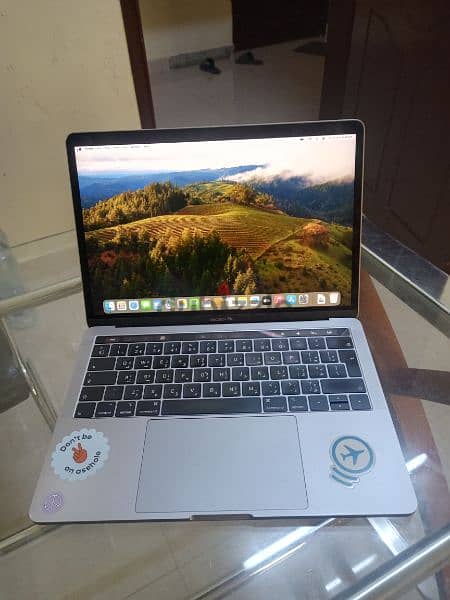 MacBook pro 2019 Core i5 8gb ram 128gb SSD Touch bar 0