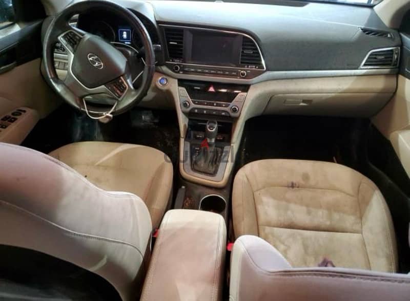 Hyundai Elantra 2017 with accident clean 2
