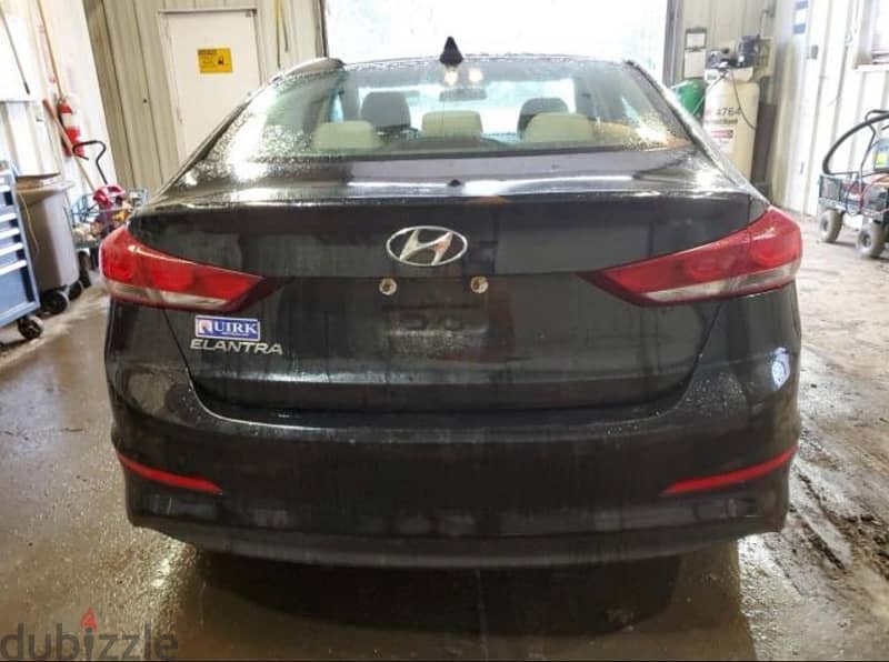 Hyundai Elantra 2017 with accident clean 3