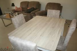 Dining Table with set of 4 x chairs in very good condition