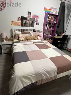 QUEEN SIZE BED + SIDE TABLE