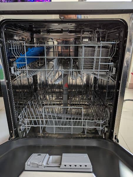 Sparingly used Dishwasher in mint condition 2