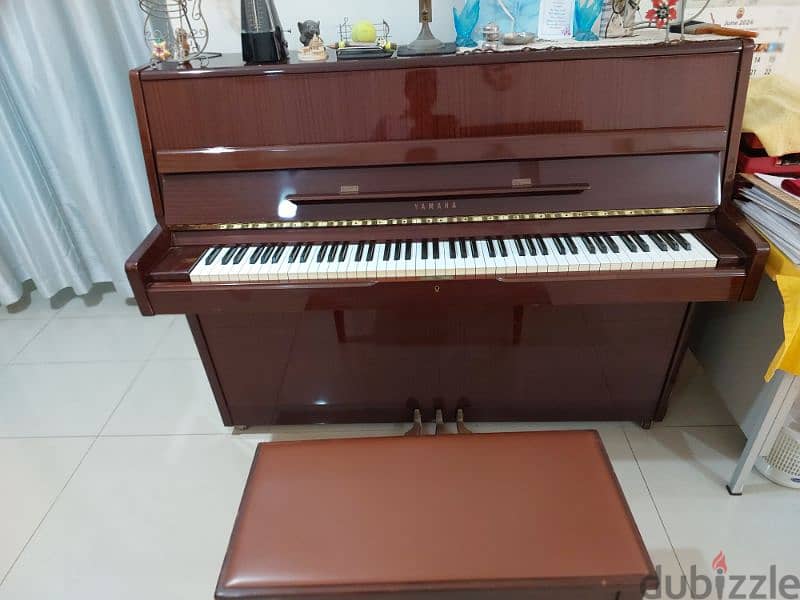 Yamaha upright piano 0