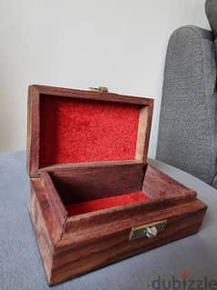 HAND CARVED WOODEN JEWELLERY BOX 0