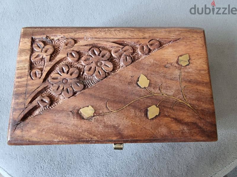 HAND CARVED WOODEN JEWELLERY BOX 1