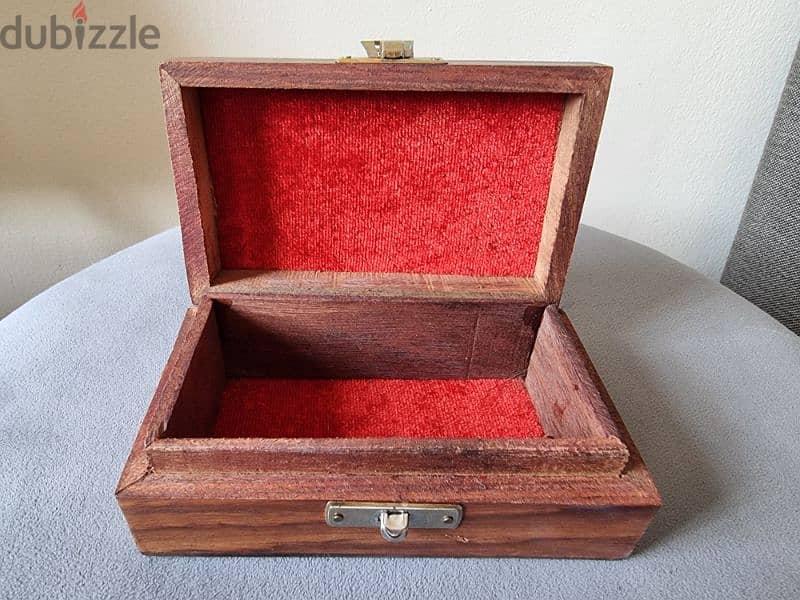 HAND CARVED WOODEN JEWELLERY BOX 2