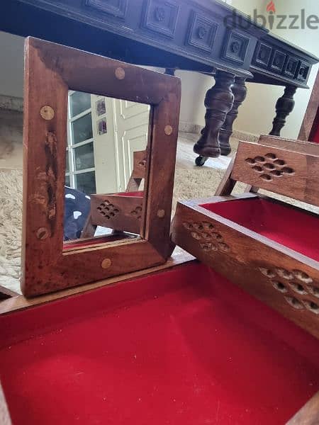 HAND CARVED WOODEN JEWELLERY BOX IN PERFECT CONDITION 7