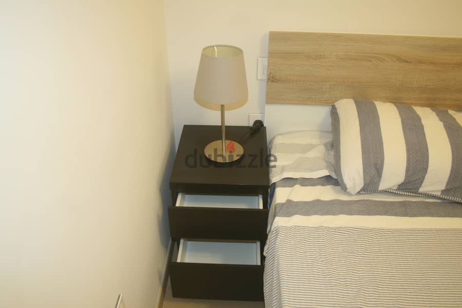 Two bedside table with two side lamps 4