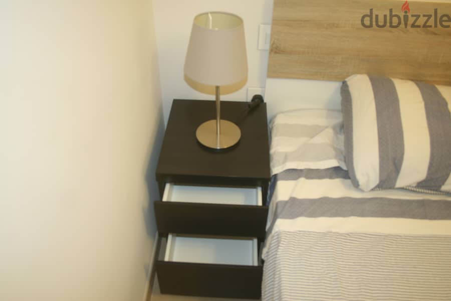 Two bedside table with two side lamps 5