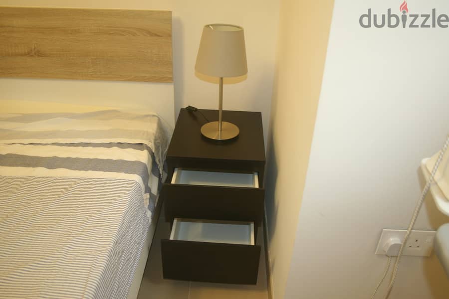 Two bedside table with two side lamps 8