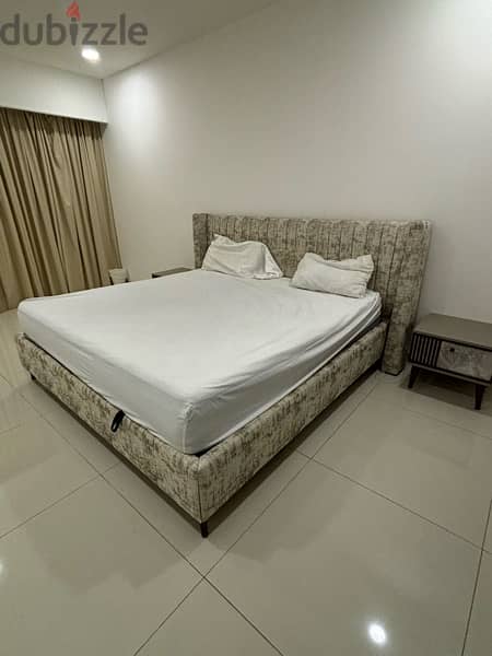 200*200 bedroom set for sale طقم سرير مع تسريحة 3