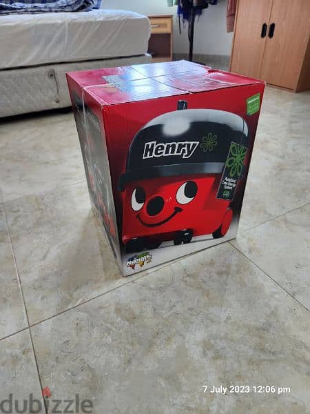 Unopened Vacuum Cleaner (Henry HVR200A) 0