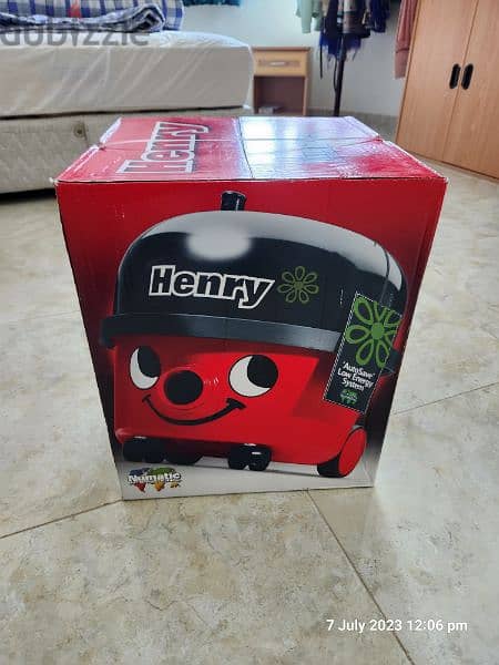 Unopened Vacuum Cleaner (Henry HVR200A) 2