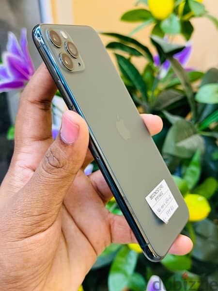 iPhone 11 pro max 256 gb very good and clean condition 1