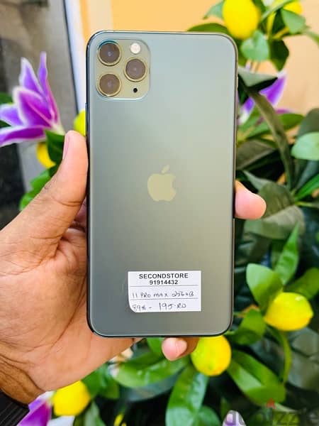 iPhone 11 pro max 256 gb very good and clean condition 3