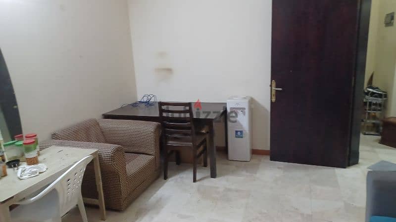 Majan Hotel and appartment,sharing one bedroom. WiFi free. 1