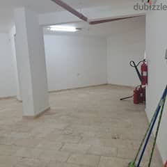 مخزن للايجار في سوق الخويرThe warehouse is for rent in Al Khuwair