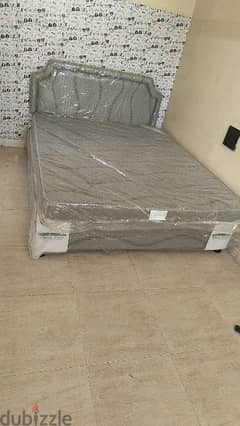 Queen size bed for sale 0