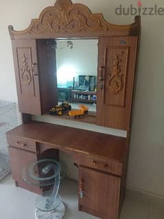 dressing table and glass marble stand