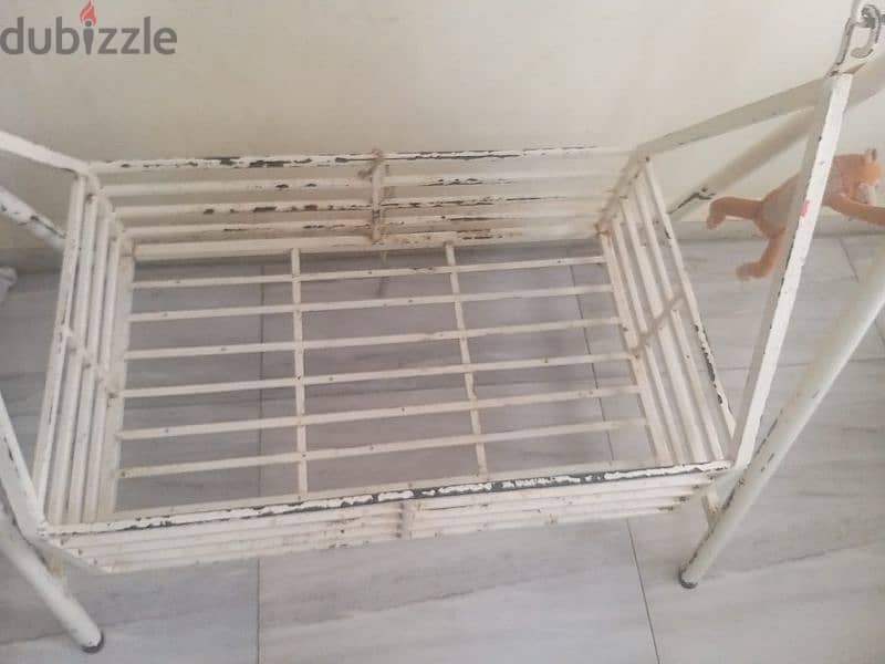 Iron baby cradle in good condition 2