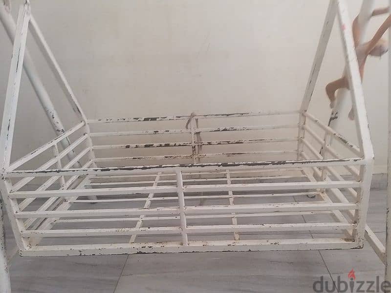 Iron baby cradle in good condition 3